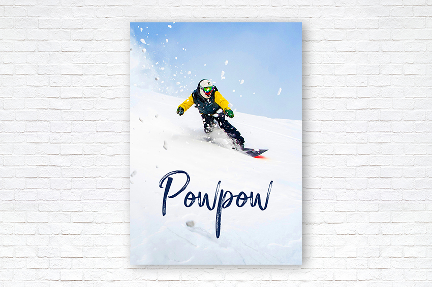 Homme qui fait du snowboard